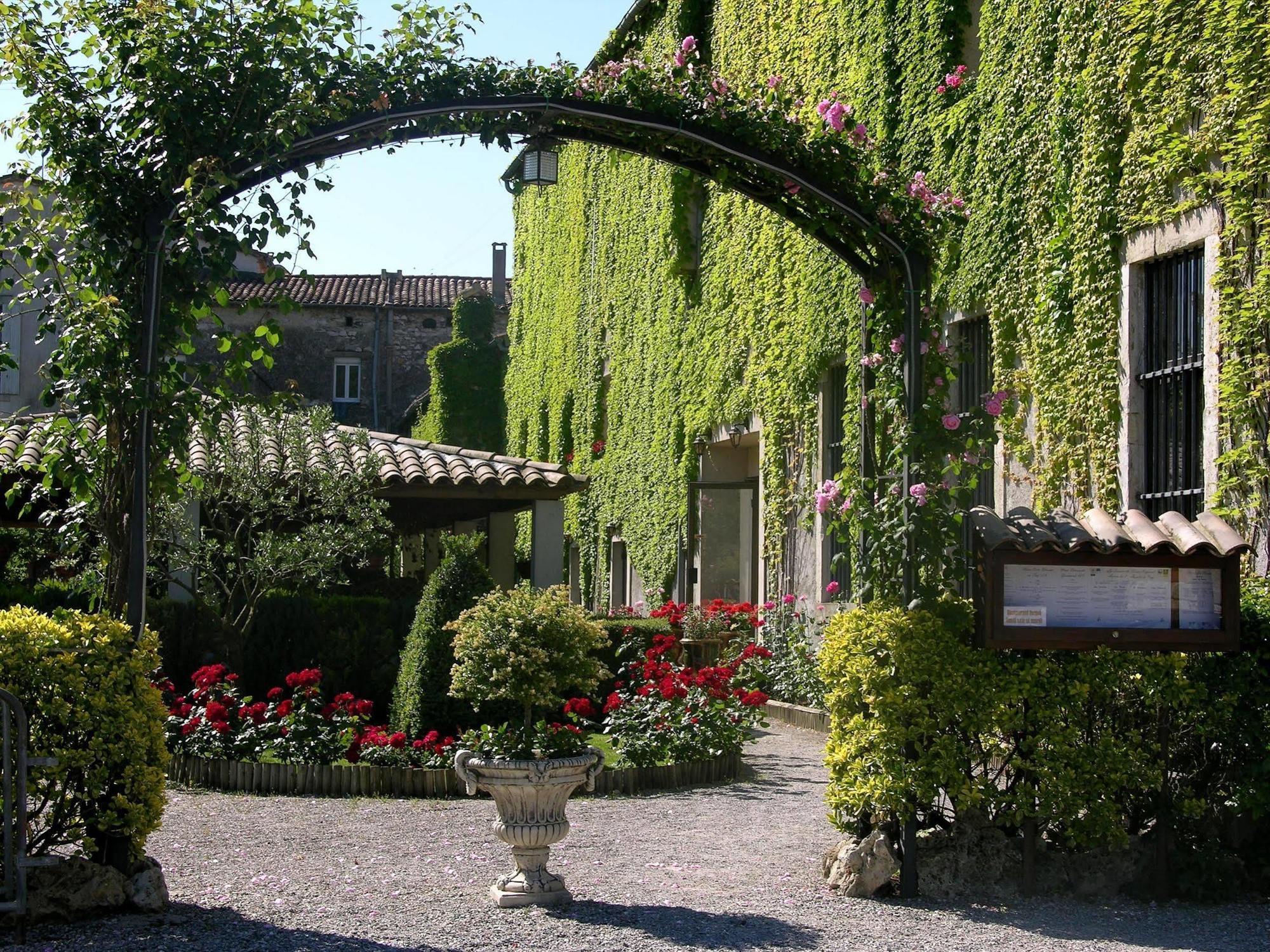 Logis Hotel Restaurant Les Norias Cazilhac  Exteriör bild
