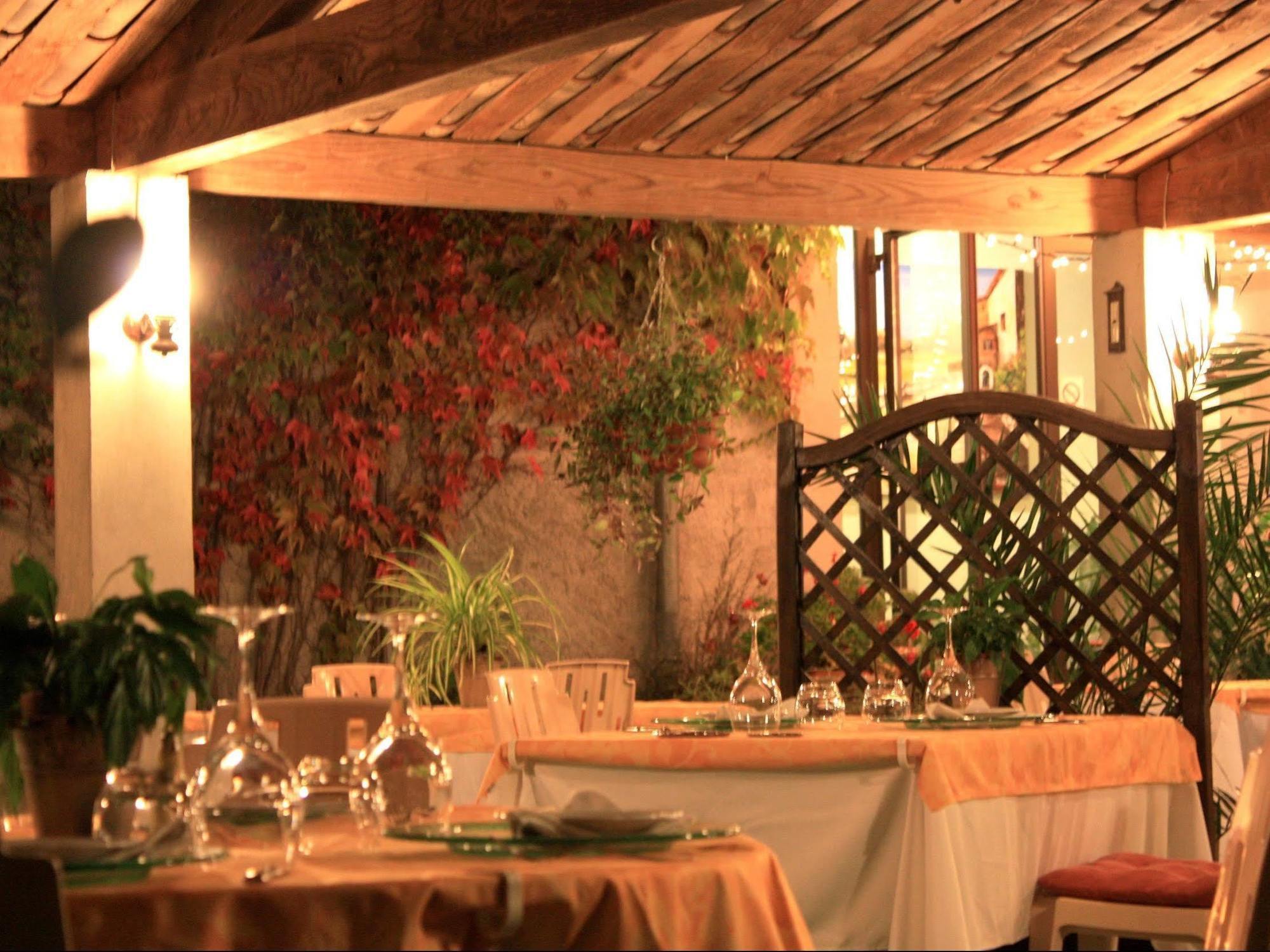 Logis Hotel Restaurant Les Norias Cazilhac  Exteriör bild